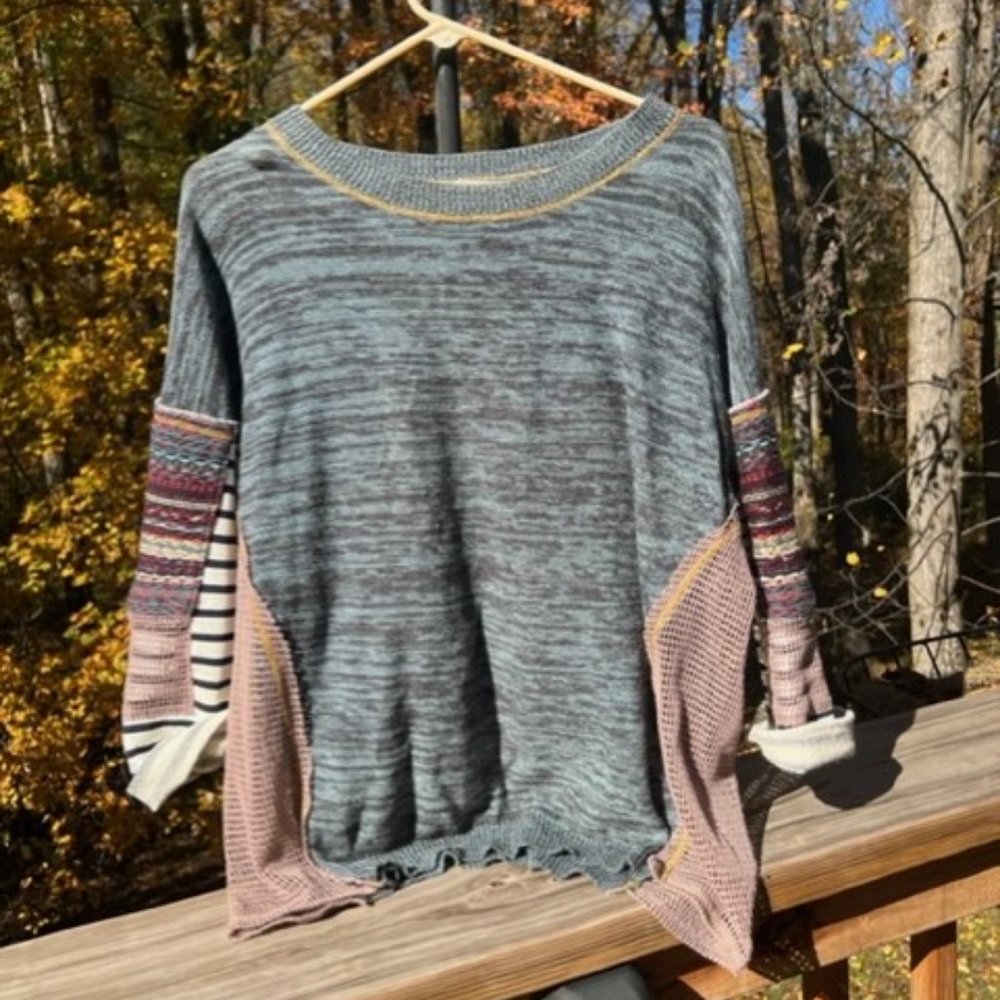 gimmicks by BKE blue boho sweater